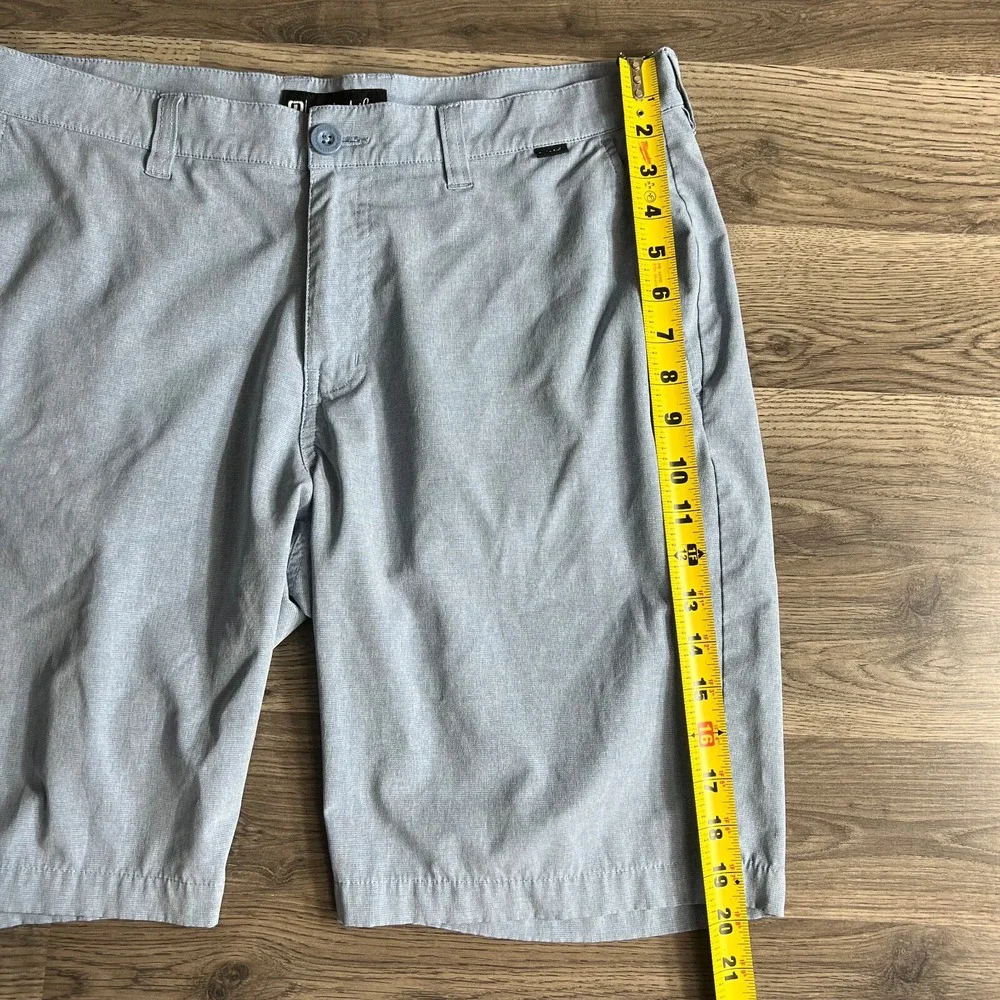 Travis Mathew size tag